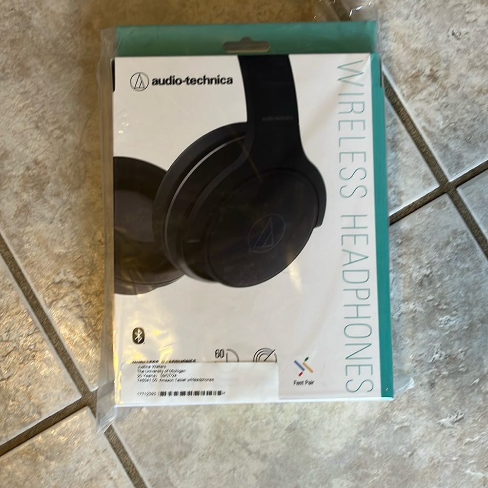 Wirelesss headphones new in box